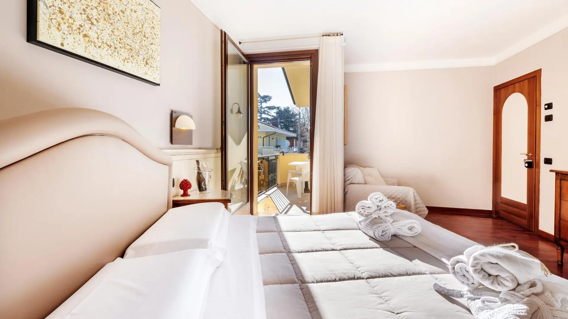 Bed & Breakfast Le Rose - Suites E Breakfast A 5 Min Dal Mare E Misano World Circuit Misano Adriatico Italy